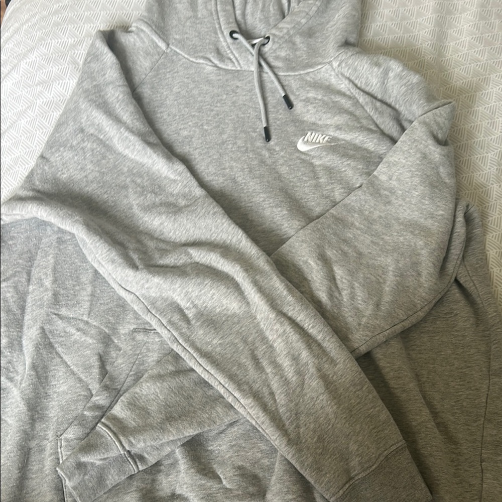 Nike Men's Gray Hoodie Sweater